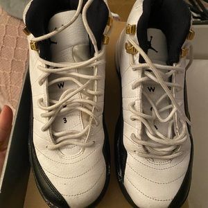 Air Jordan Taxis 12s size 6